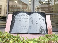 上野図書館前