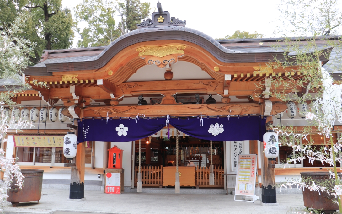 現在の本堂は伊賀上野城下町の守り神